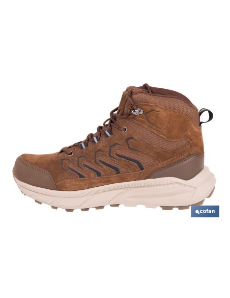 BOTA DE TREKKING MARRÓN MODELO SARDINERO TALLA 44
