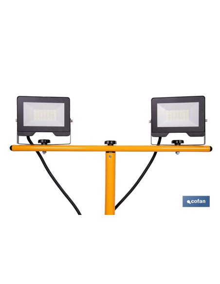 TRÍPODE TELESCÓPICO CON 2 PROYECTORES LED 2 X 20 W 6500 K 1,4 M