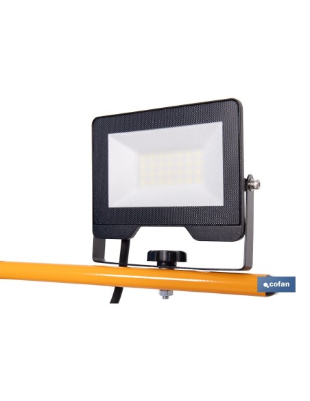 TRÍPODE TELESCÓPICO CON 2 PROYECTORES LED 2 X 20 W 6500 K 1,4 M