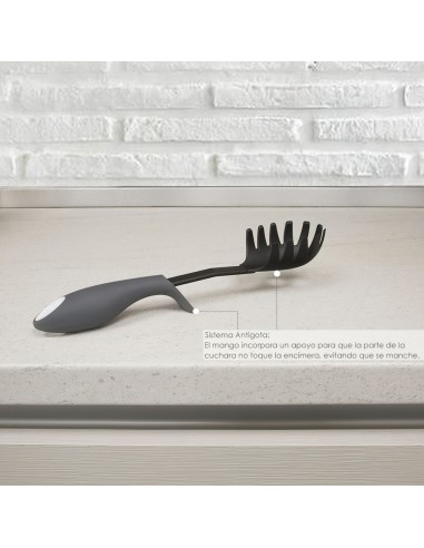 Servidor Espaguetis Nylon Con mango Antigotas Engomado 31,5 x 6 cm.