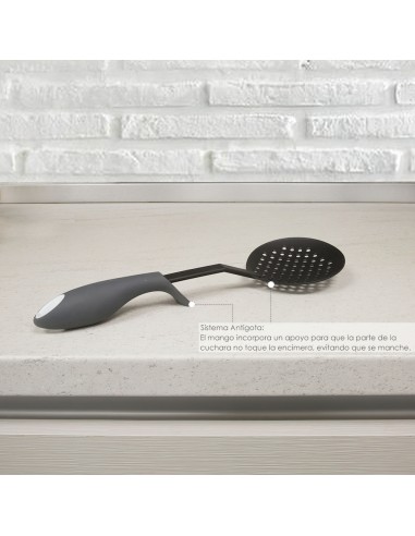 Espumadera Cocina Nylon Con Mango Antigotas Engomado 35 x 11,7 cm.