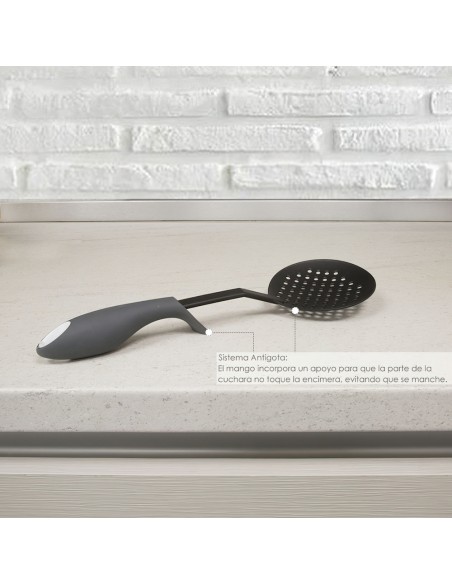 Espumadera Cocina Nylon Con Mango Antigotas Engomado 35 x 11,7 cm.